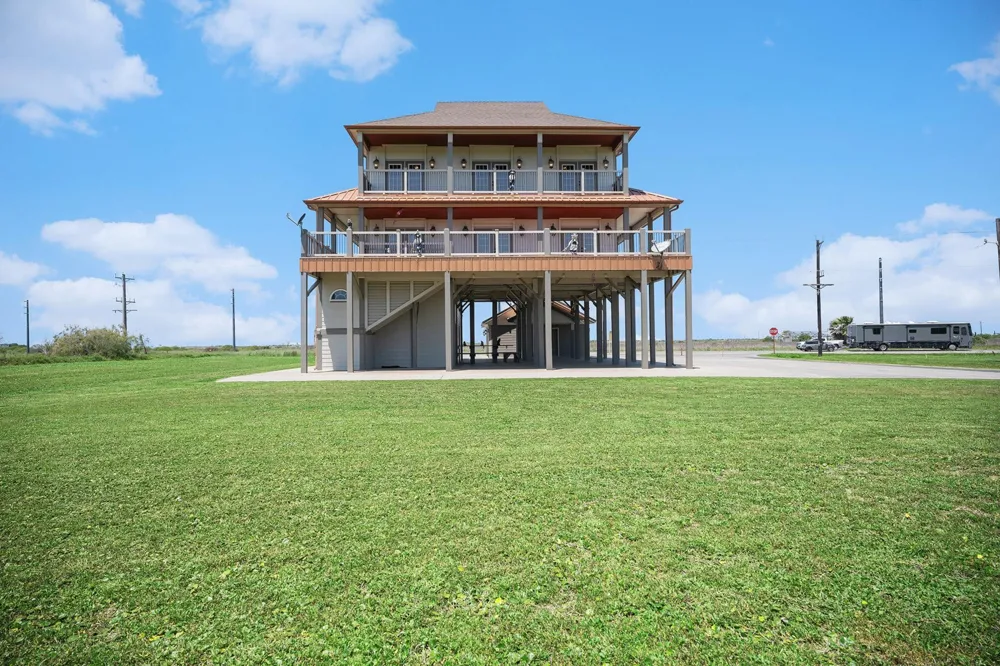 883 Gulf Cedar Drive Port Bolivar, TX 77650