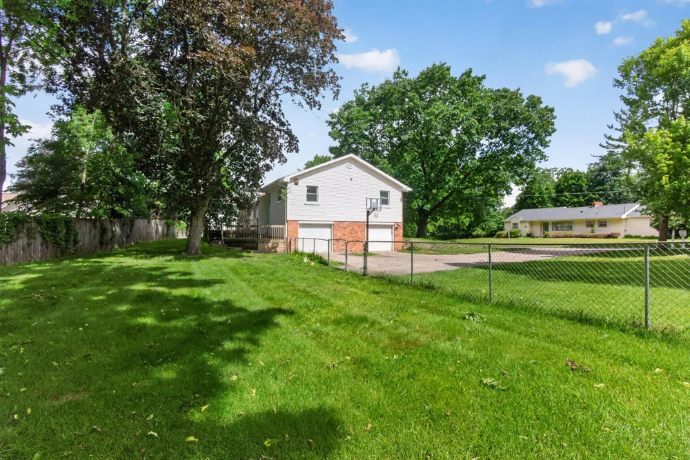 2000 Cascade Drive Jackson, MI 49203