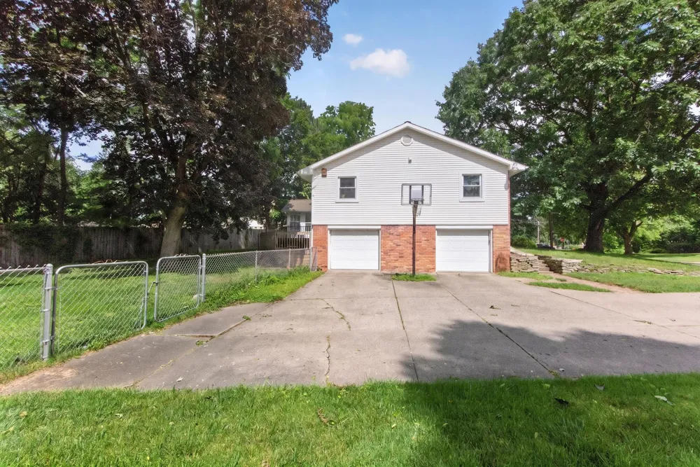 2000 Cascade Drive Jackson, MI 49203