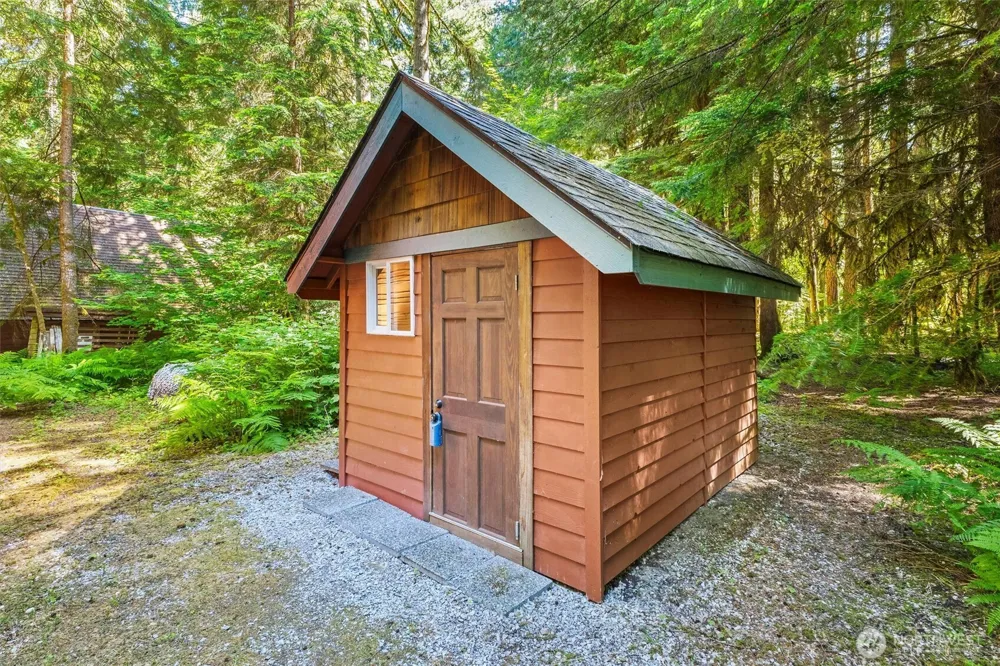 7082 Rainier Way Glacier, WA 98244