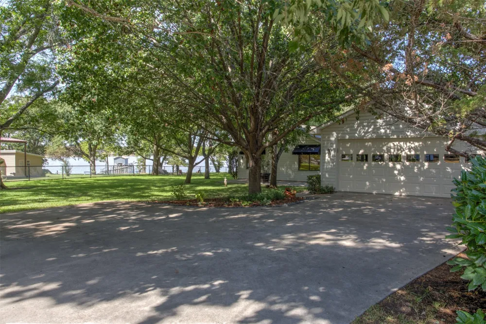 371 County Road 4874 Newark, TX 76071