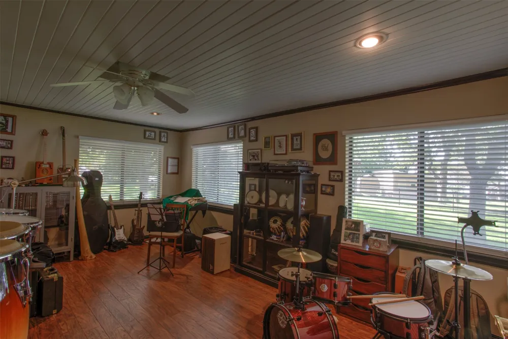 371 County Road 4874 Newark, TX 76071