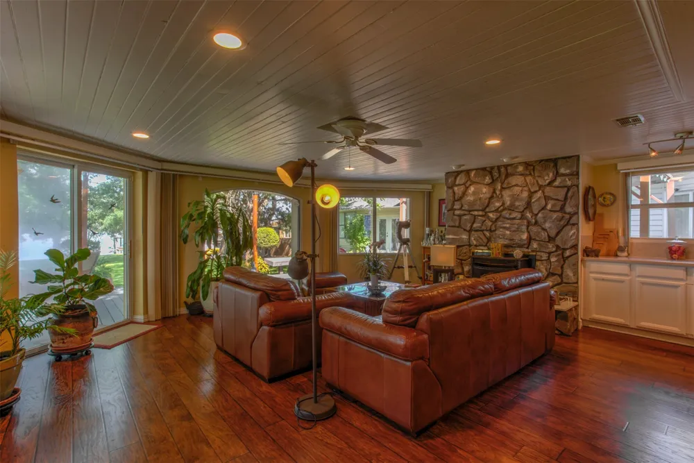 371 County Road 4874 Newark, TX 76071