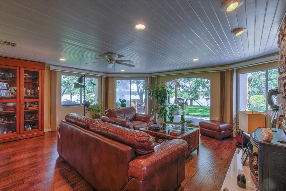 371 County Road 4874 Newark, TX 76071
