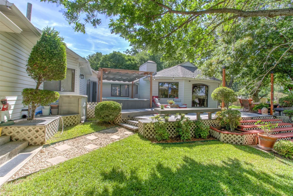371 County Road 4874 Newark, TX 76071