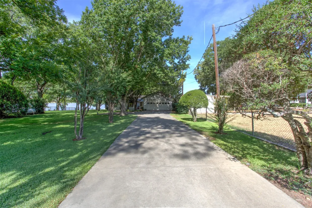 371 County Road 4874 Newark, TX 76071
