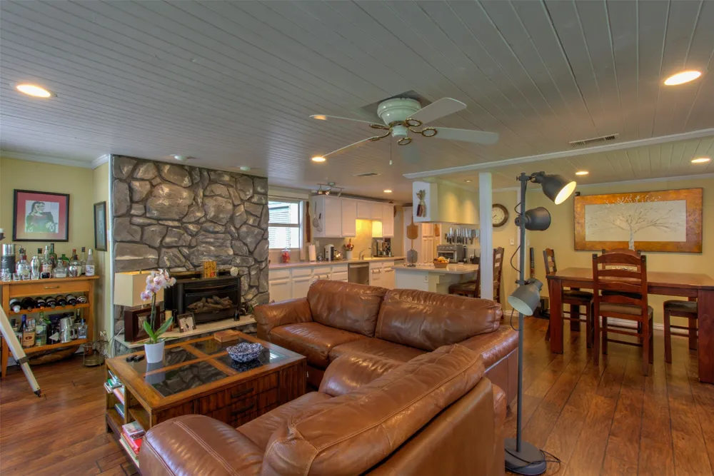 371 County Road 4874 Newark, TX 76071