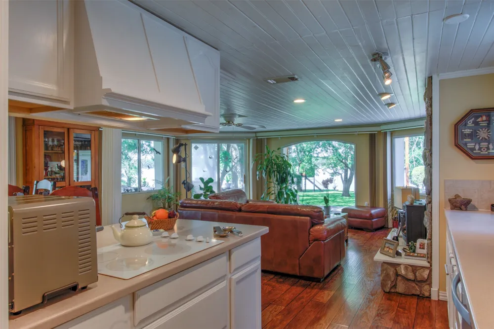 371 County Road 4874 Newark, TX 76071