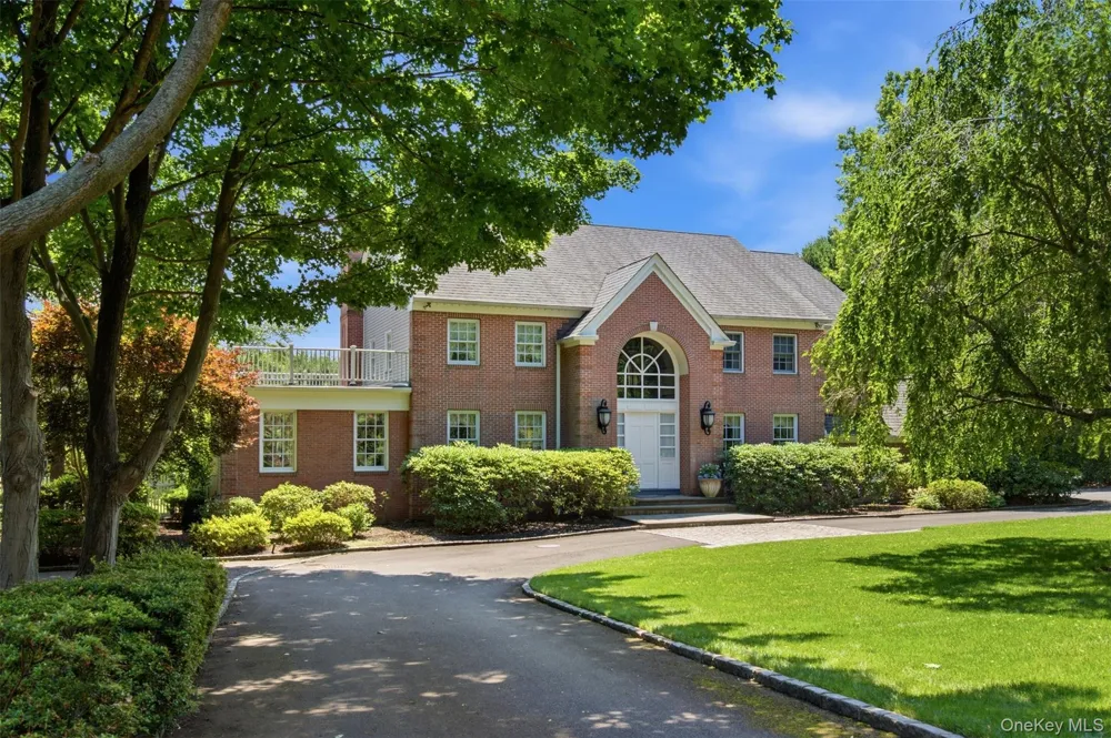 61 Linden Lane Upper Brookville, NY 11545