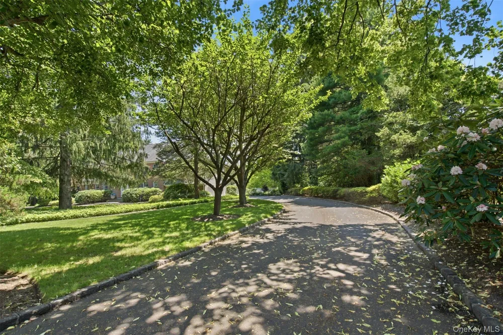61 Linden Lane Upper Brookville, NY 11545