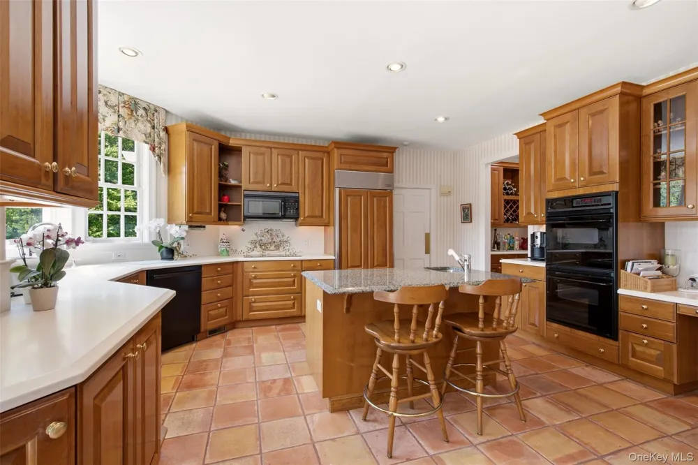 61 Linden Lane Upper Brookville, NY 11545