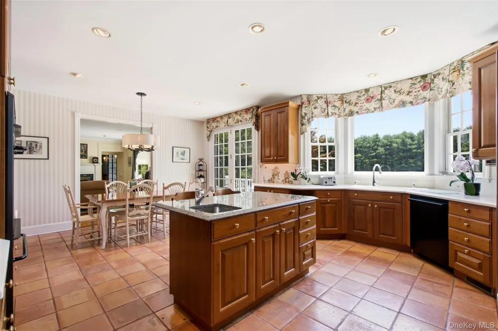 61 Linden Lane Upper Brookville, NY 11545