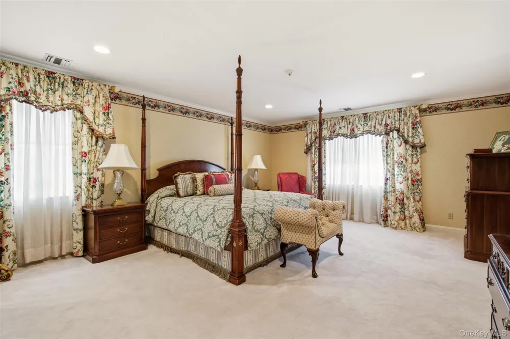 61 Linden Lane Upper Brookville, NY 11545