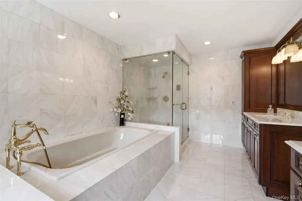61 Linden Lane Upper Brookville, NY 11545