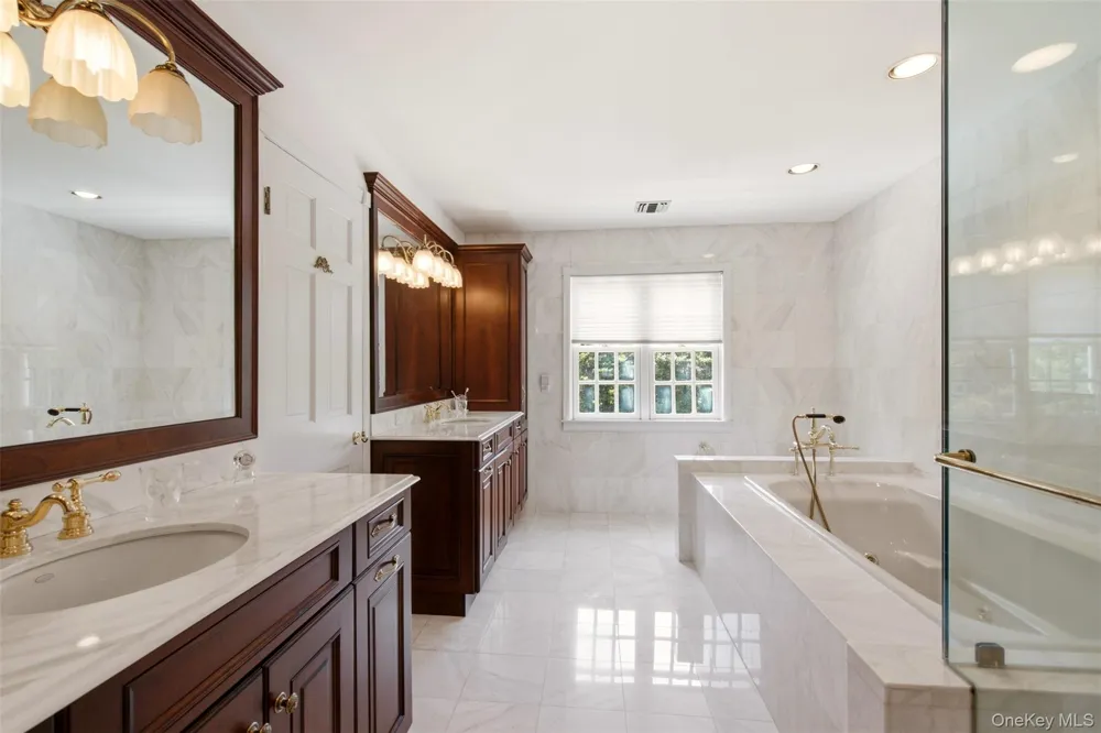 61 Linden Lane Upper Brookville, NY 11545