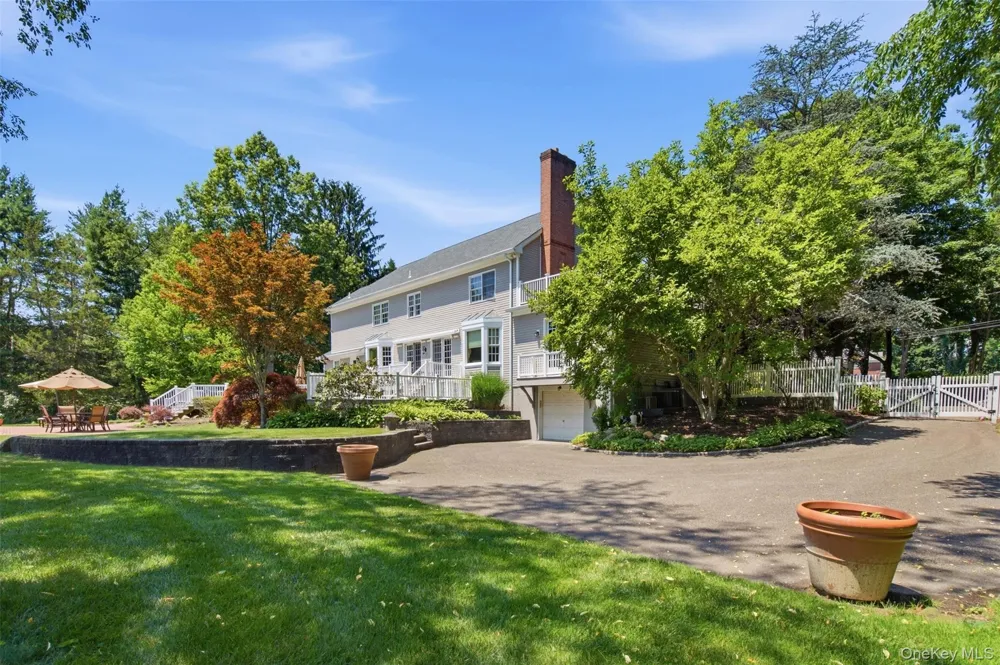 61 Linden Lane Upper Brookville, NY 11545