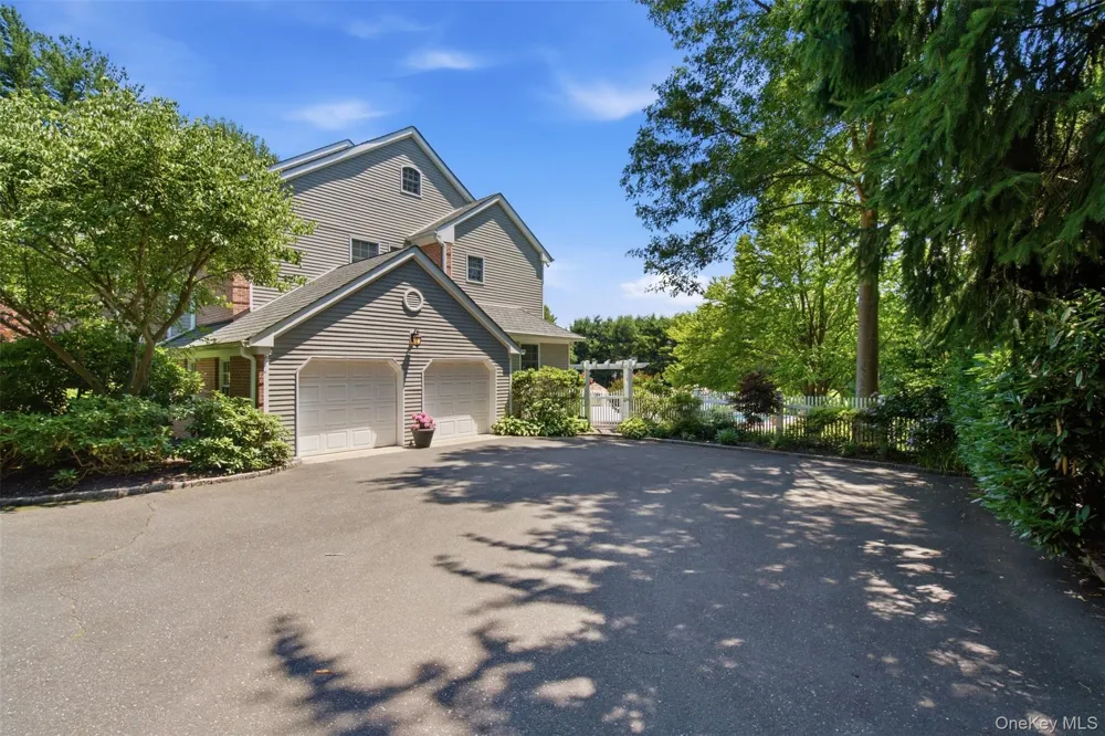 61 Linden Lane Upper Brookville, NY 11545