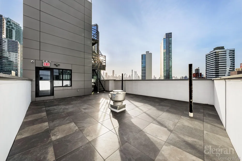 4262 Hunter Street #11A Long Island City, NY 11101