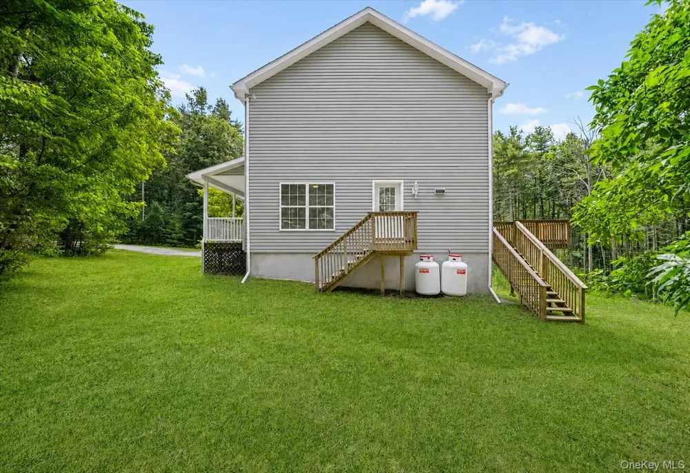 142 Split Rock Drive Barryville, NY 12719