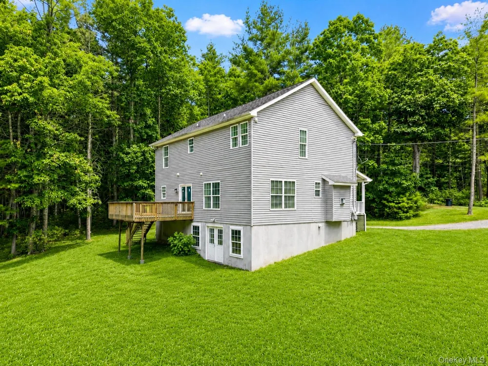 142 Split Rock Drive Barryville, NY 12719