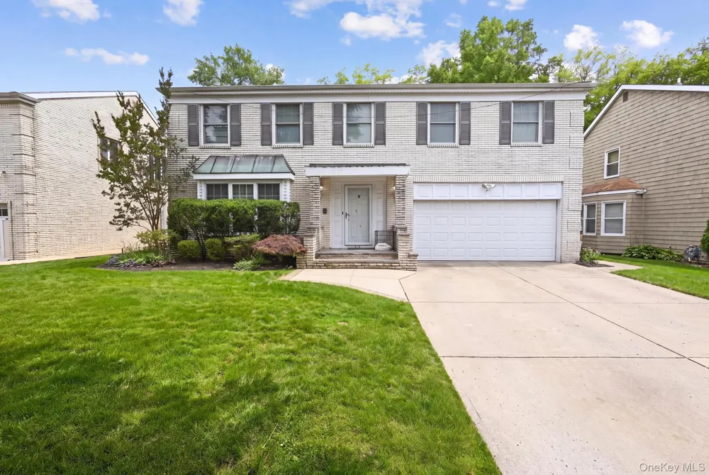 19 Sunset Road W Albertson, NY 11507