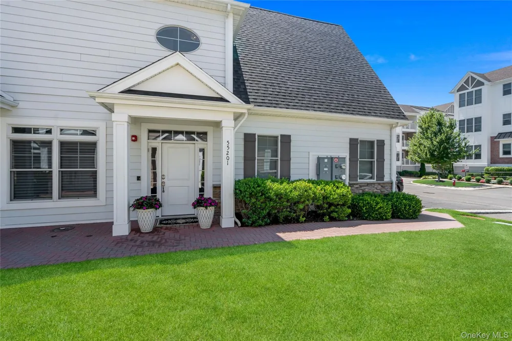 55201 Spruce Pond Circle Plainview, NY 11803