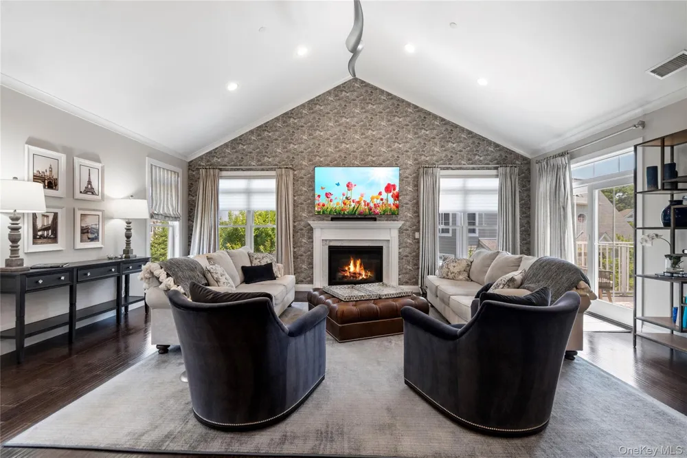 55201 Spruce Pond Circle Plainview, NY 11803