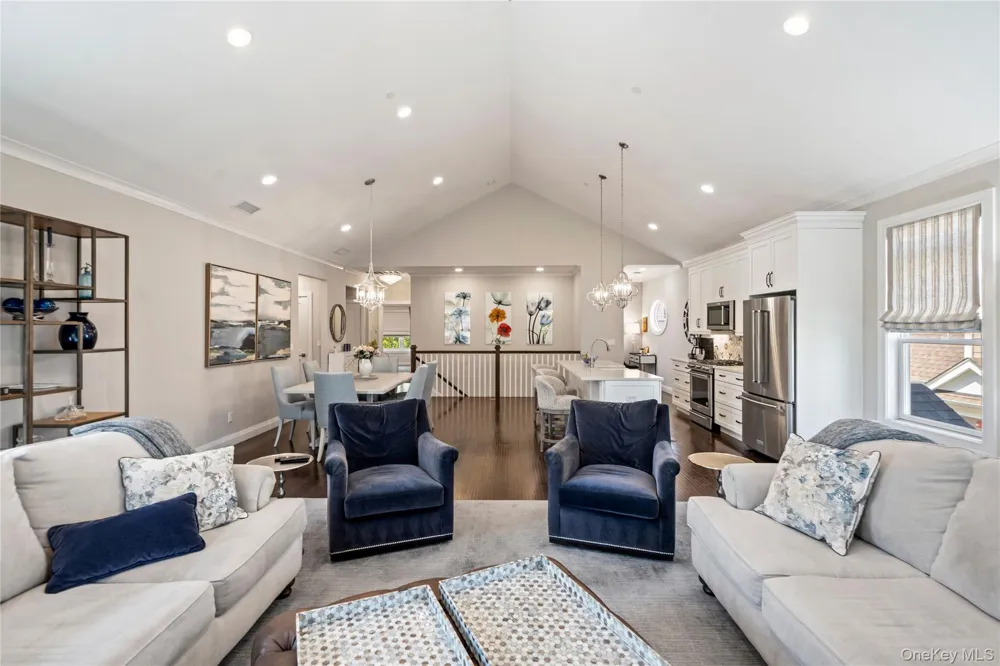 55201 Spruce Pond Circle Plainview, NY 11803