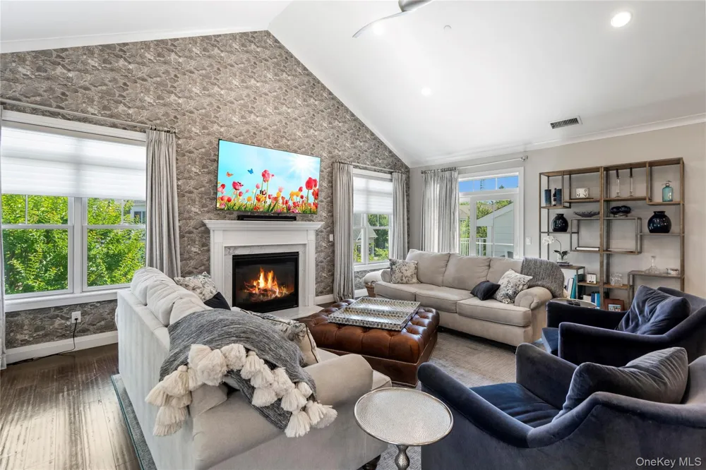 55201 Spruce Pond Circle Plainview, NY 11803