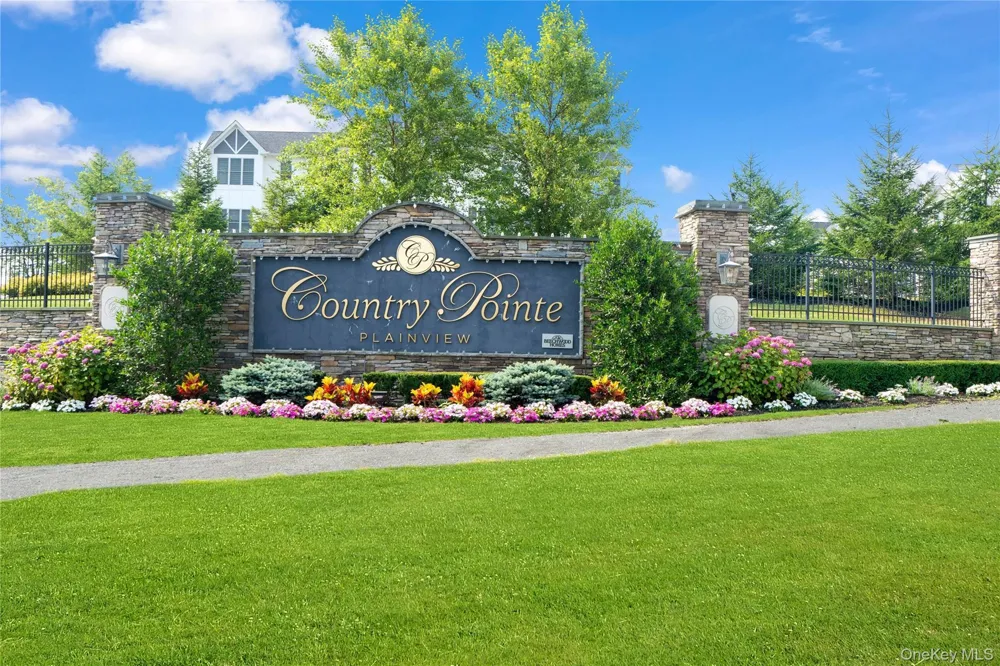 55201 Spruce Pond Circle Plainview, NY 11803