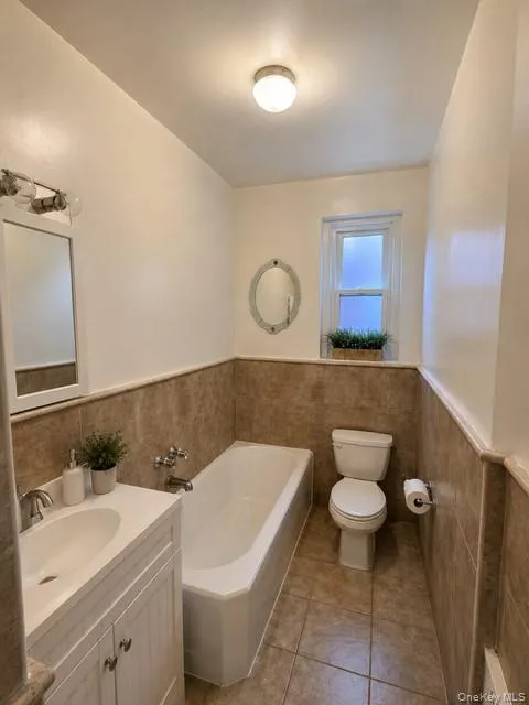 111-39 76th #D10 Forest Hills, NY 11375