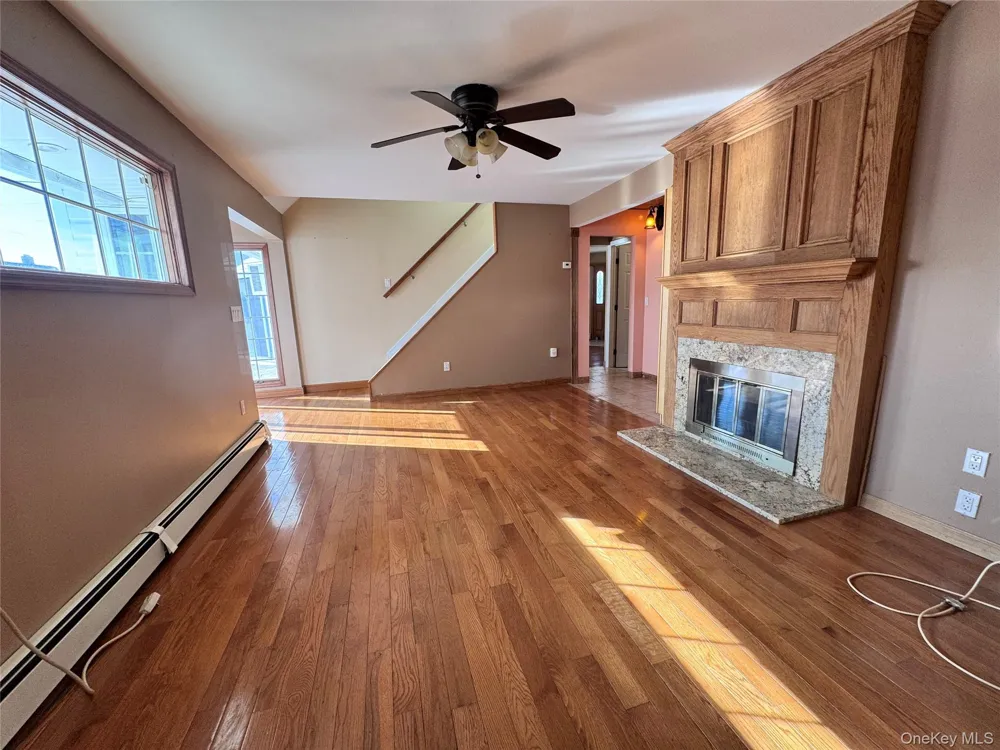 37 Spray Lane Hicksville, NY 11801