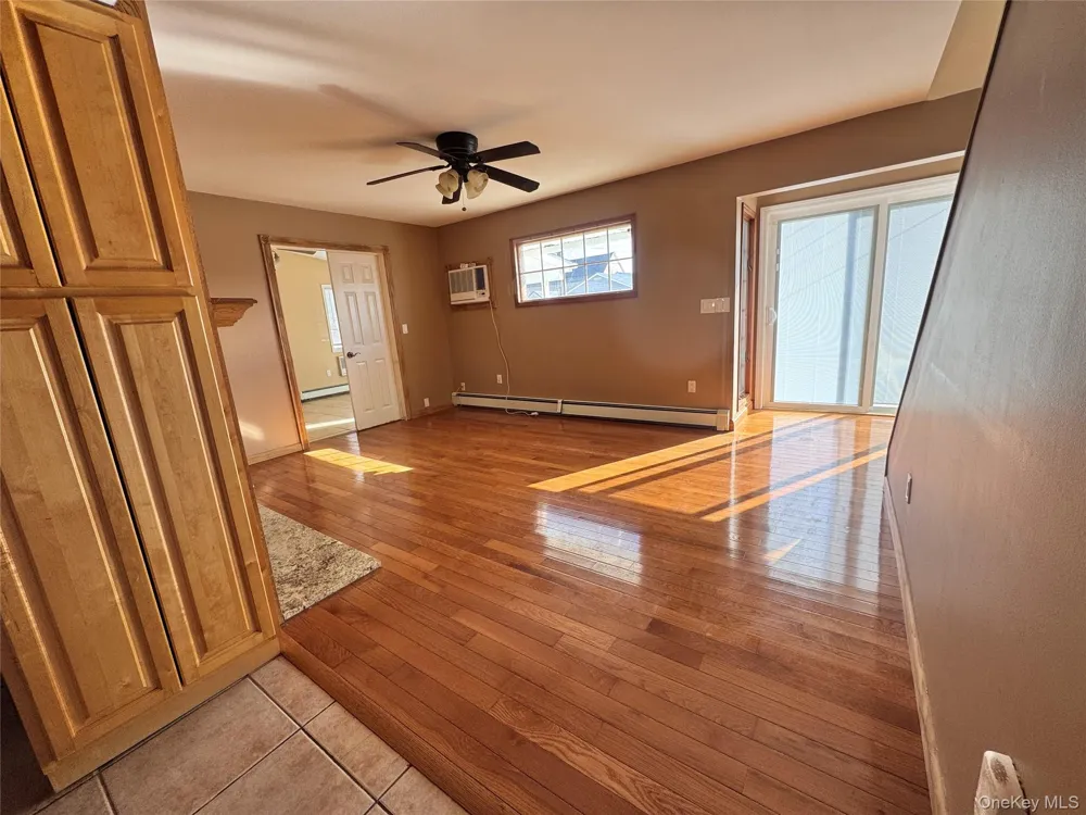37 Spray Lane Hicksville, NY 11801