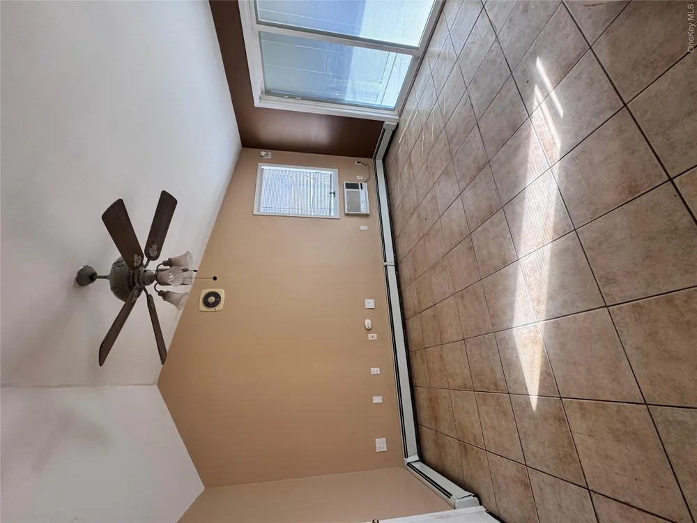 37 Spray Lane Hicksville, NY 11801