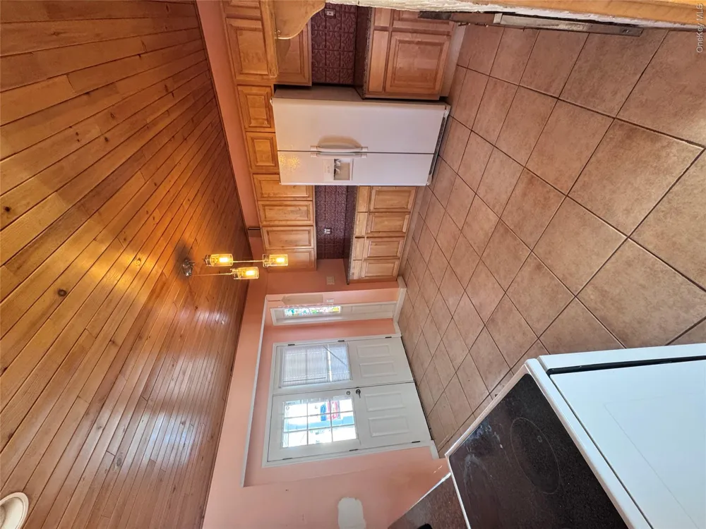 37 Spray Lane Hicksville, NY 11801