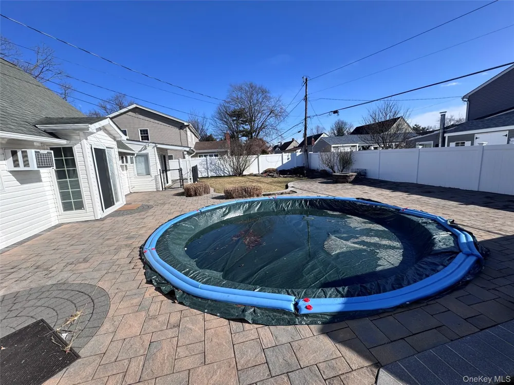 37 Spray Lane Hicksville, NY 11801