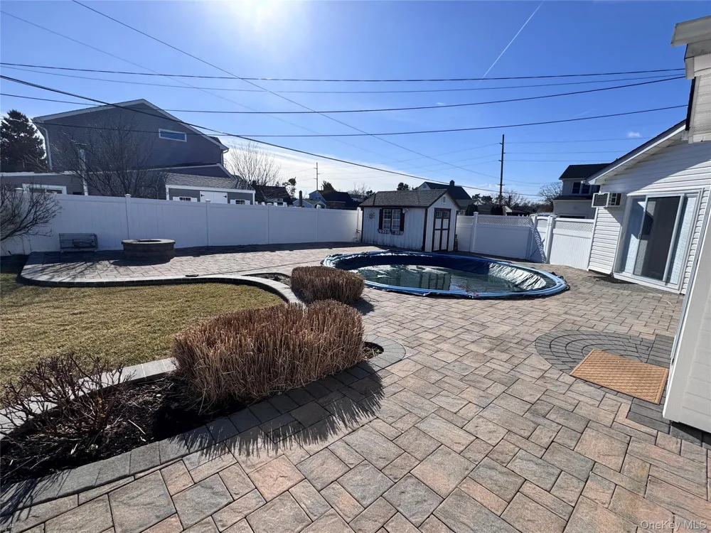 37 Spray Lane Hicksville, NY 11801