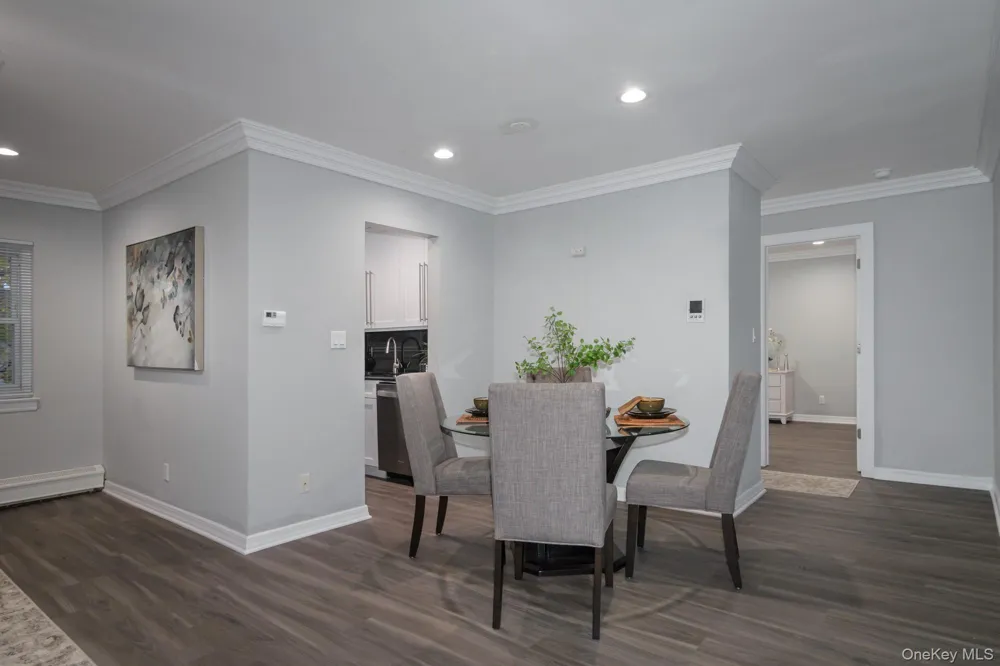 92 South Clinton Avenue #7F Bay Shore, NY 11706
