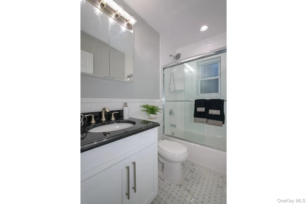 92 South Clinton Avenue #7F Bay Shore, NY 11706