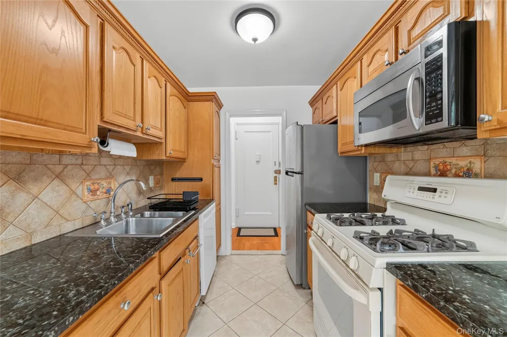 793 Palmer Road #2F Bronxville, NY 10708