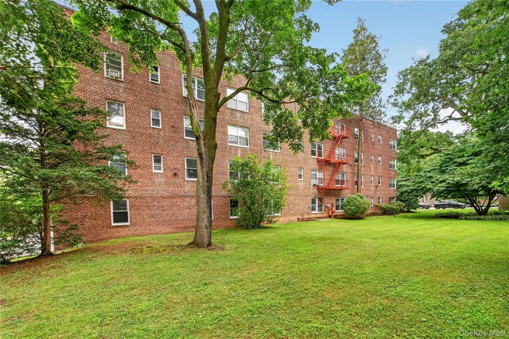 793 Palmer Road #2F Bronxville, NY 10708