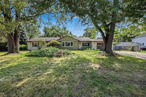 3346 Dean Lake Avenue NE