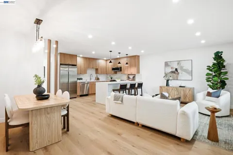 3044 San Andreas Dr