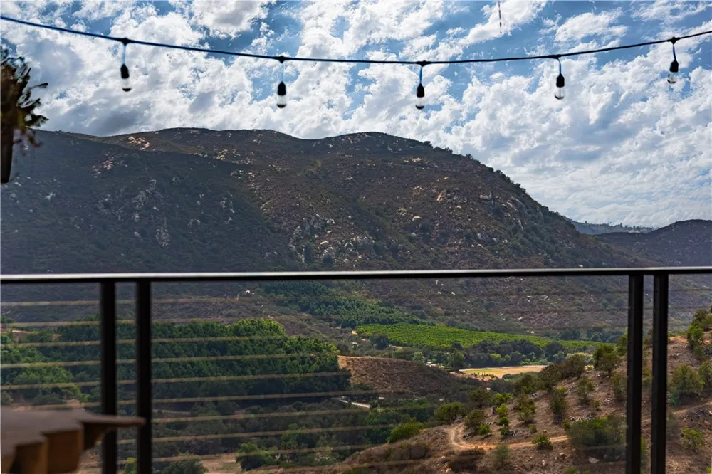 10432 Couser Valley Center, CA 92082