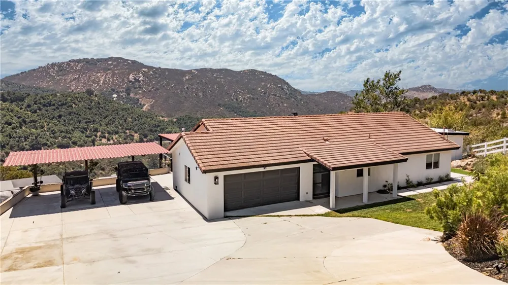 10432 Couser Valley Center, CA 92082