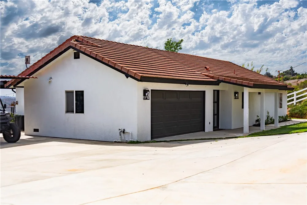 10432 Couser Valley Center, CA 92082
