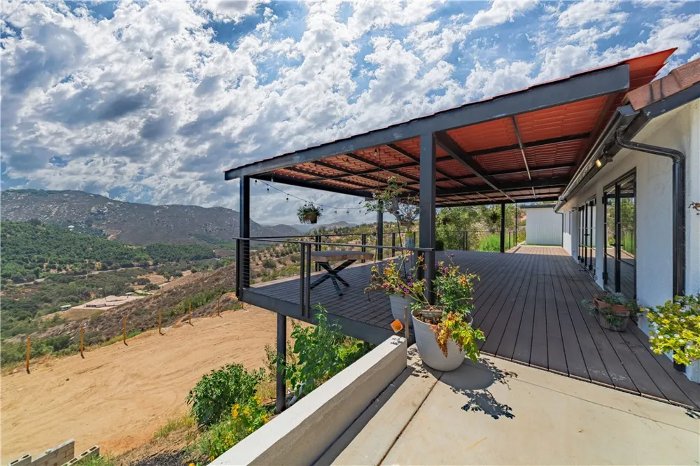 10432 Couser Valley Center, CA 92082