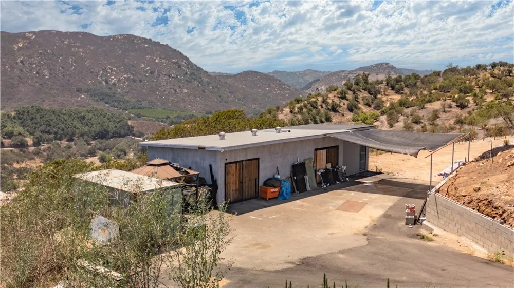 10432 Couser Valley Center, CA 92082