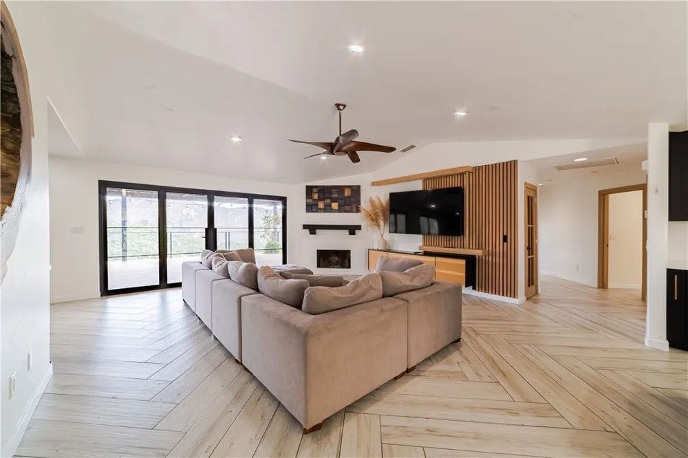 10432 Couser Valley Center, CA 92082
