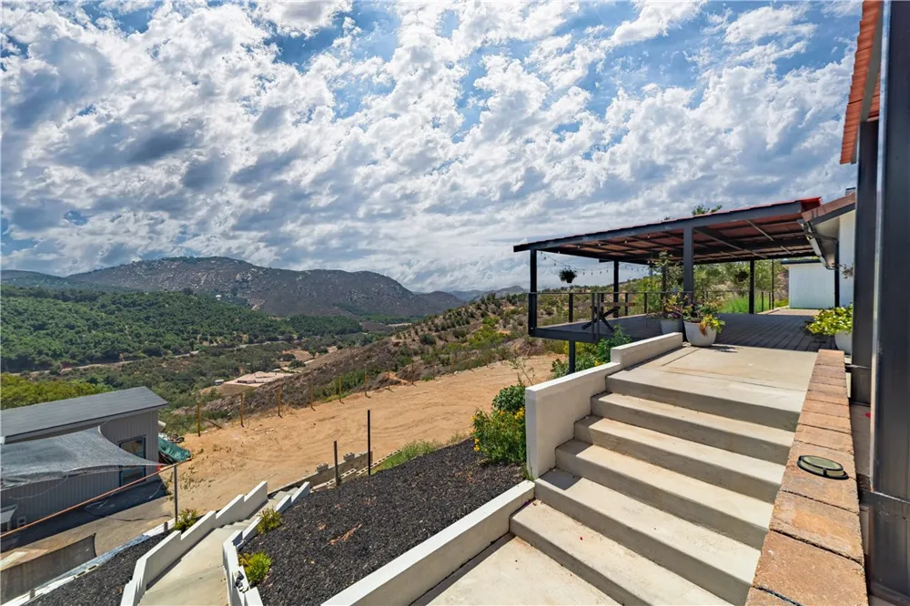 10432 Couser Valley Center, CA 92082